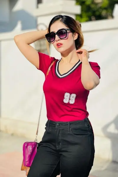 Call Girls In Sarojini Nagar 9711800081 Escorts Service Delhi NCR