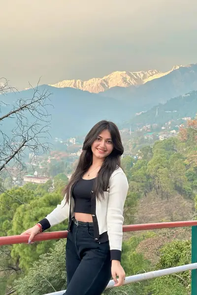 Call Girls In Pandav Nagar 9711800081 Escorts Service Delhi NCR — image 2